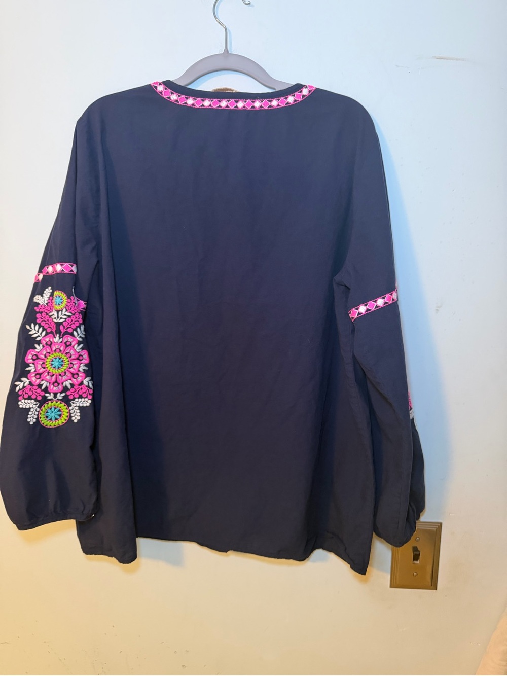 Lilly Pulitzer Navy Embroidered Boho Peasant Top XL - Picture 3 of 6